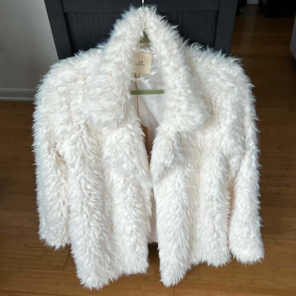 NWT WHITE FAUX FUR JACKET size S